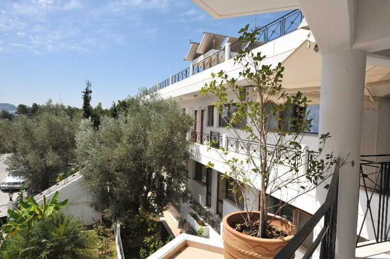 Helena Christina Aparthotel Asgourou Bagian luar foto