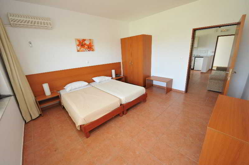 Helena Christina Aparthotel Asgourou Bagian luar foto