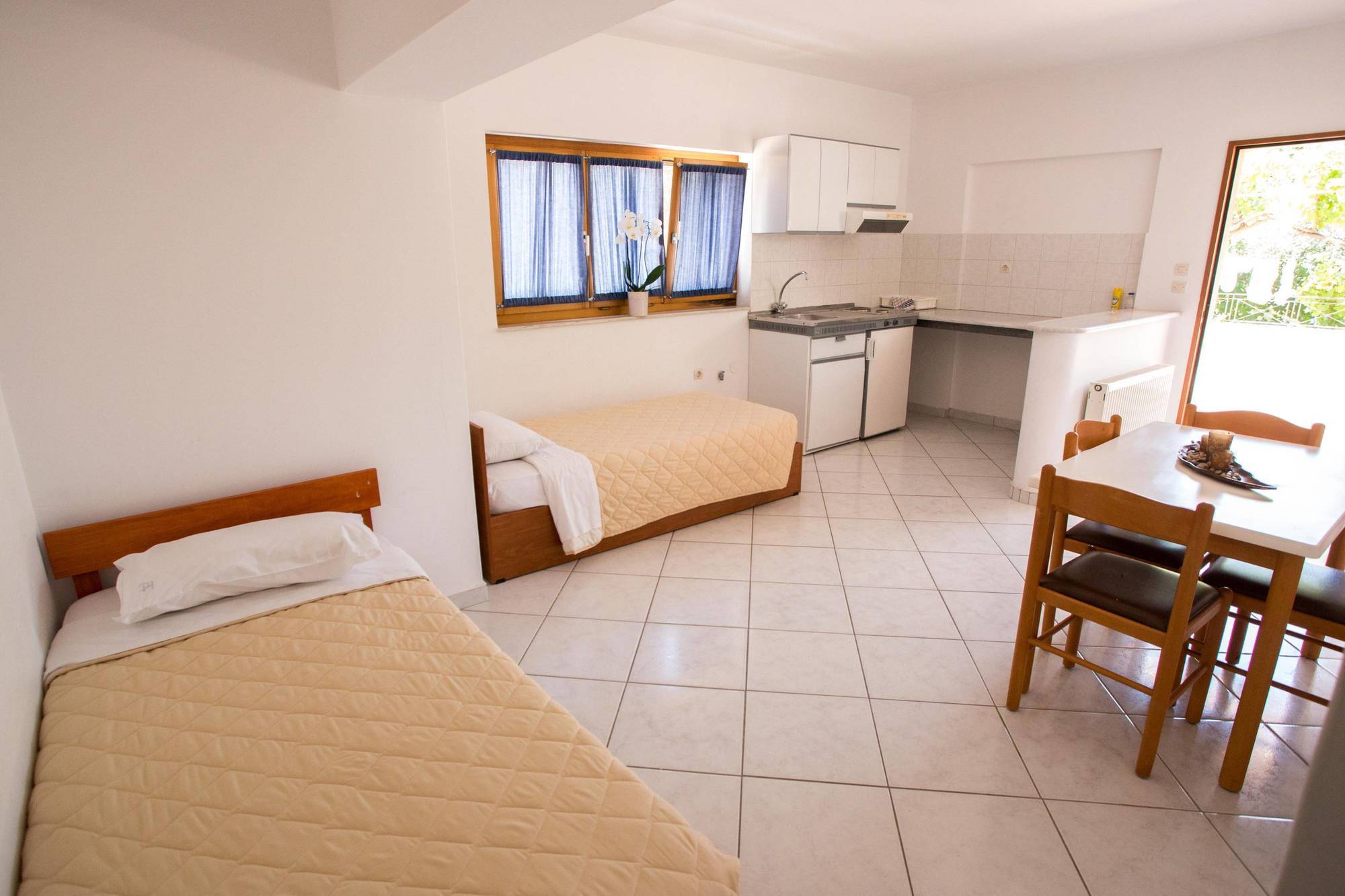 Helena Christina Aparthotel Asgourou Bagian luar foto