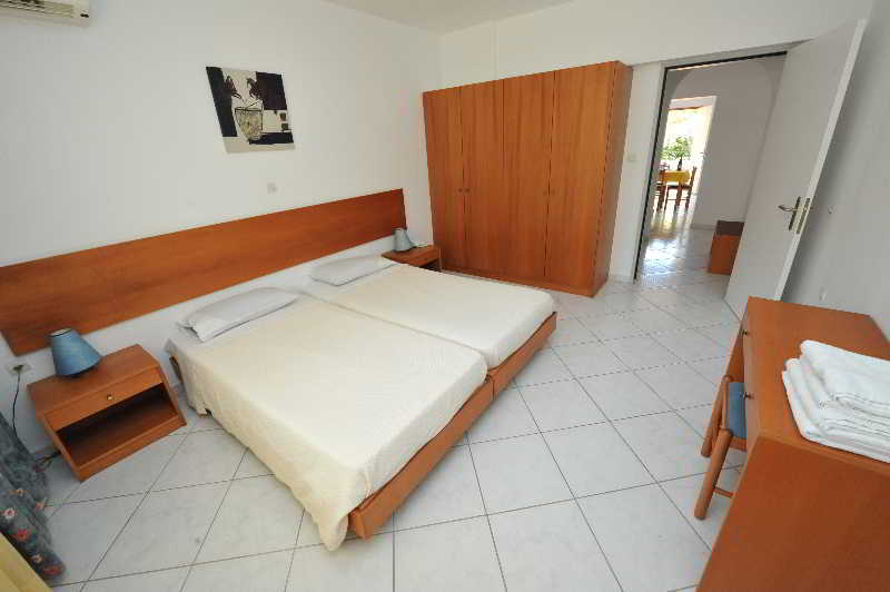 Helena Christina Aparthotel Asgourou Bagian luar foto