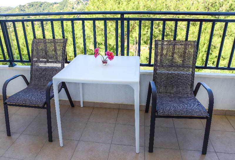 Helena Christina Aparthotel Asgourou Bagian luar foto